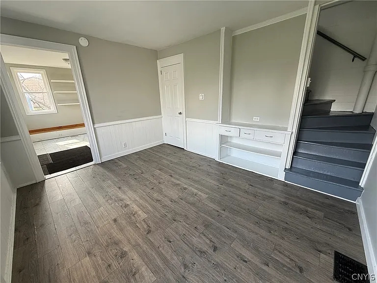 250 W 2nd St #3 — Photo 5