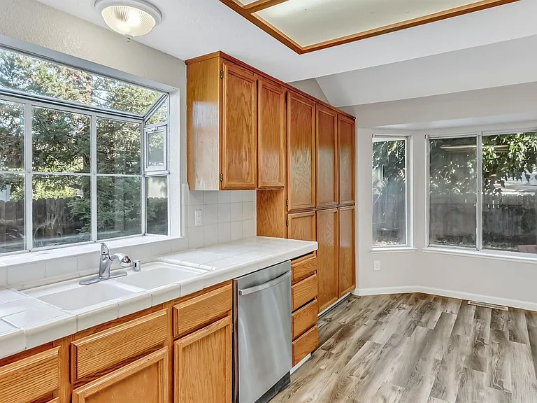 318 Village Cir — Photo 16