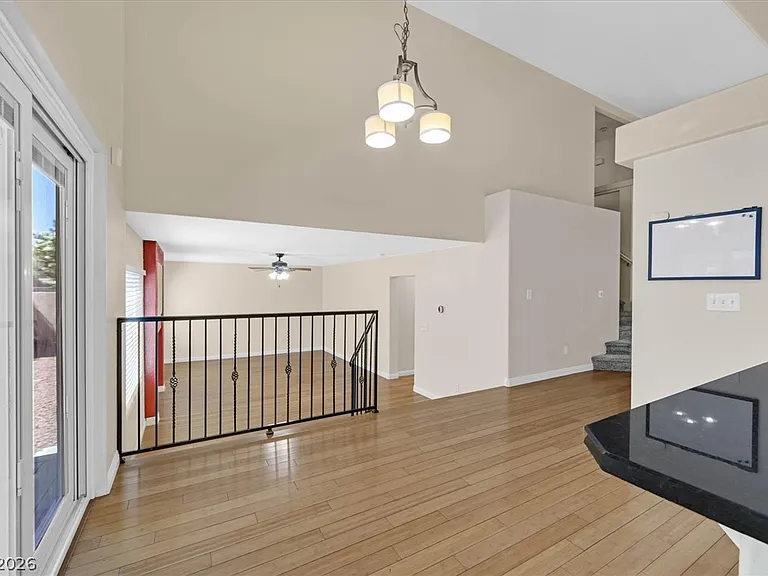 287 Helmsdale Dr — Photo 8