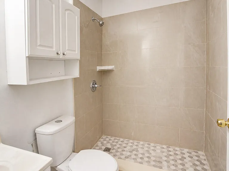 7260 Woodmont Ave #203 — Photo 8