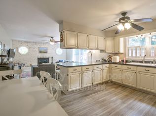 911 S Irving St, Arlington, VA 22204