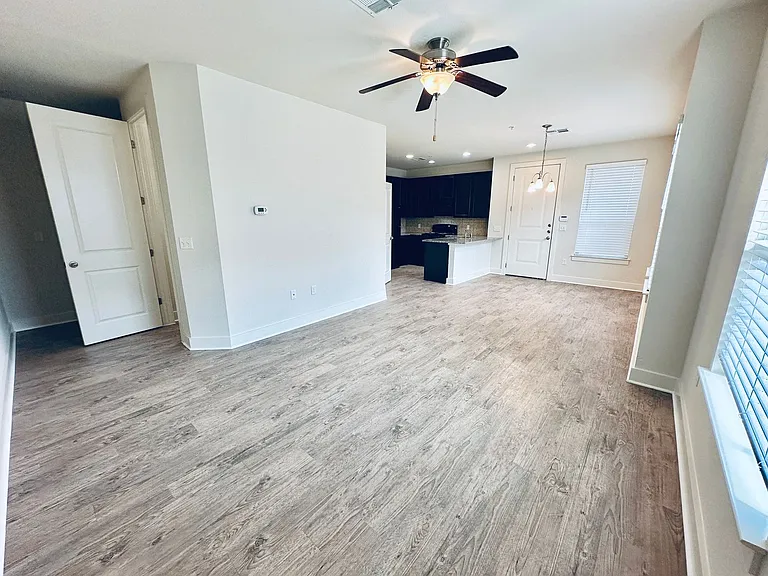 2216 Creekside Ln — Photo 12