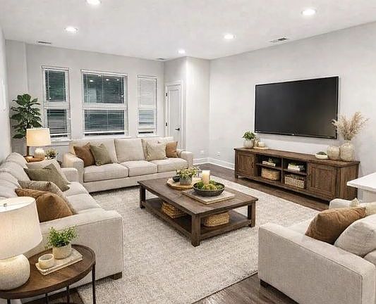 2nd image of 4608 S Indiana Ave #2
