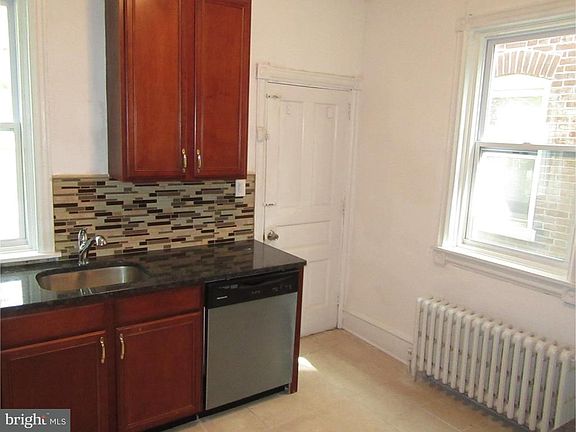 4th image of 1513 W 6th St