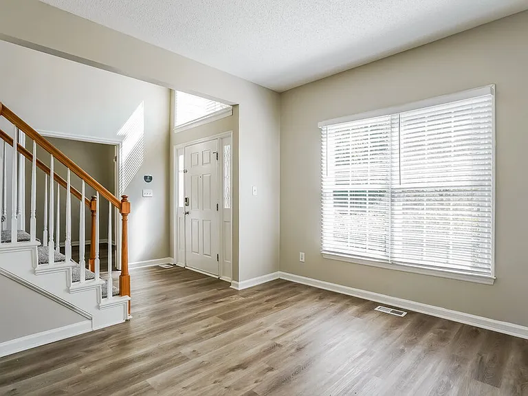 8817 Whitby Ct — Photo 6