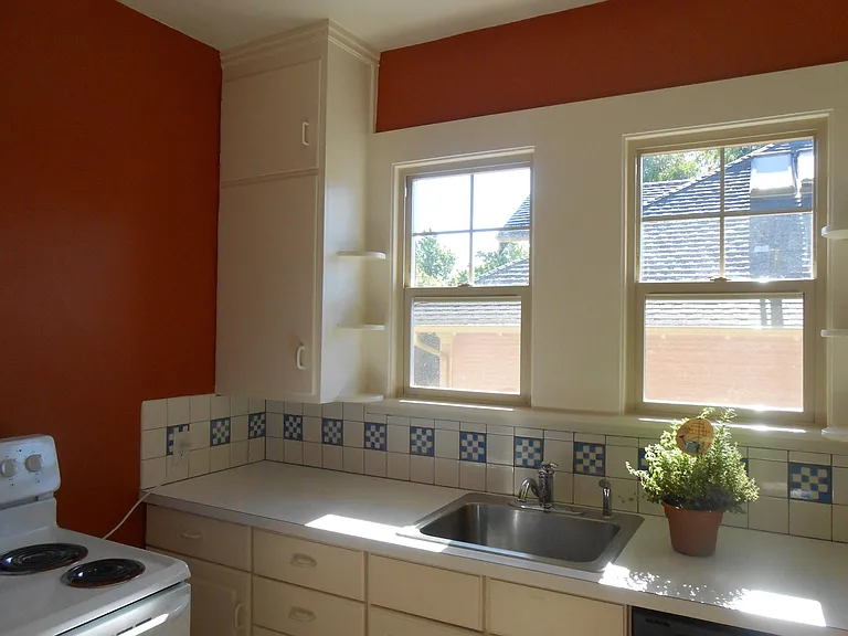 Spacious, well-lit kitchen