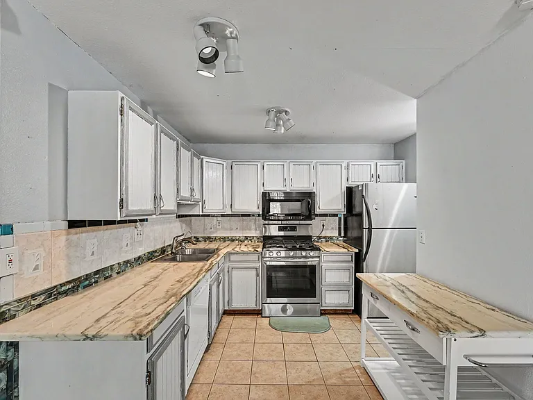1511 Seneca Cir #131 — Photo 7