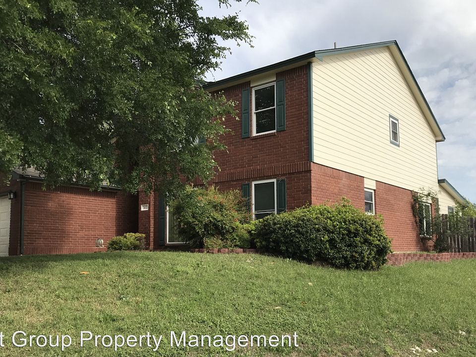 2nd image of 402 Red Oak Cir