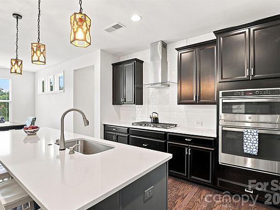 3rd image of 7041 Irongate Dr