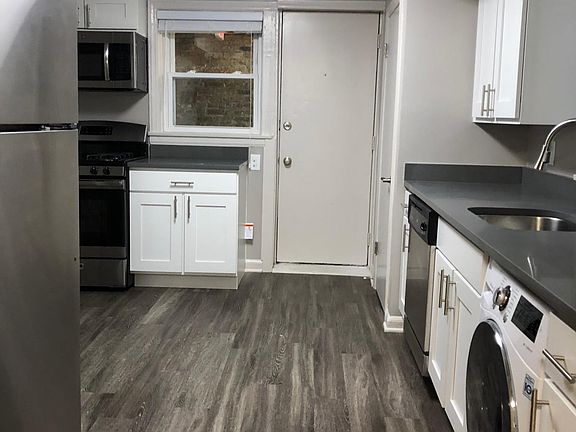 2nd image of 2538 N California Ave APT Gdn