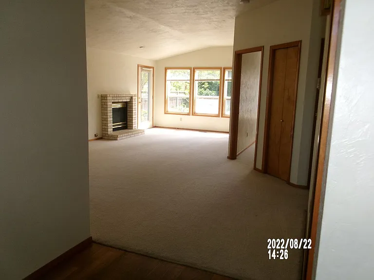 1431 SW Birdie Dr — Photo 3
