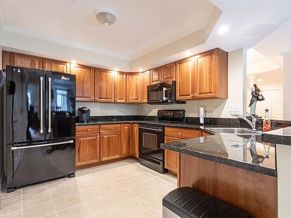 5th image of 350 Greene St Unit 202