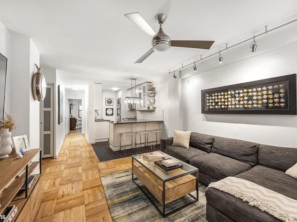 220 E 54th St APT 8D, New York, NY 10022