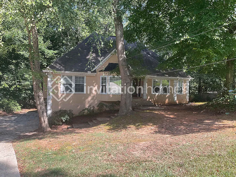 740 Greenwood Ln SW