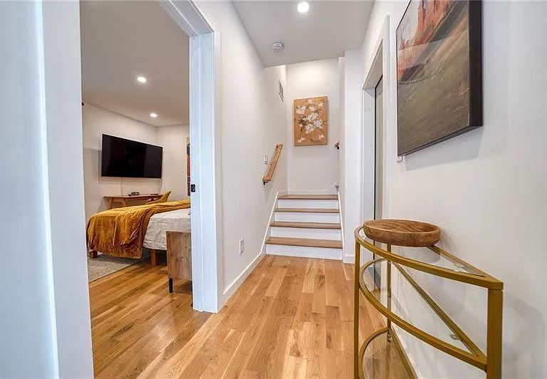 829 Barnett St NE — Photo 4