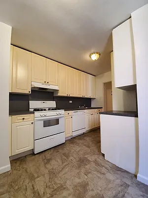 Rented by NYC Realty Brokers LLC | media 13