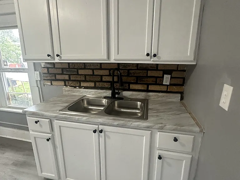 7613 Bancroft Ave — Photo 15