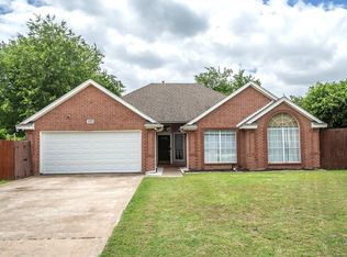 115 S Blue Bonnet Cir, Justin, TX 76247