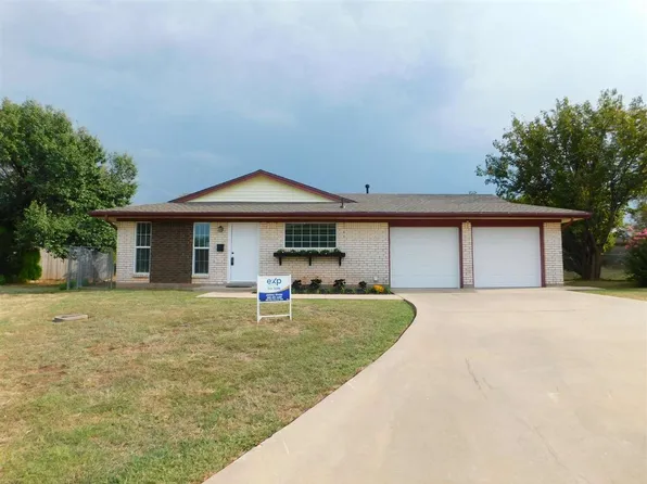 6712 SW Cherokee Cir, Lawton, OK 73505