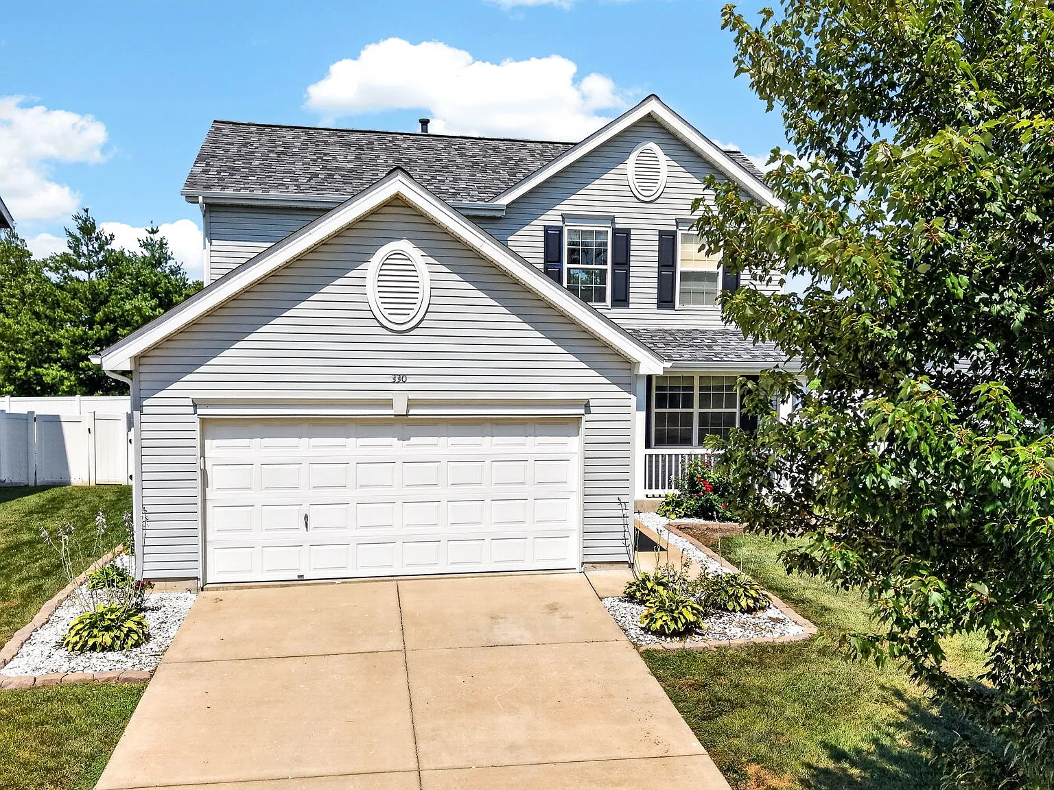 3 bed, 2.5 bath, 1728 sqft, $2,750 — Photo 2