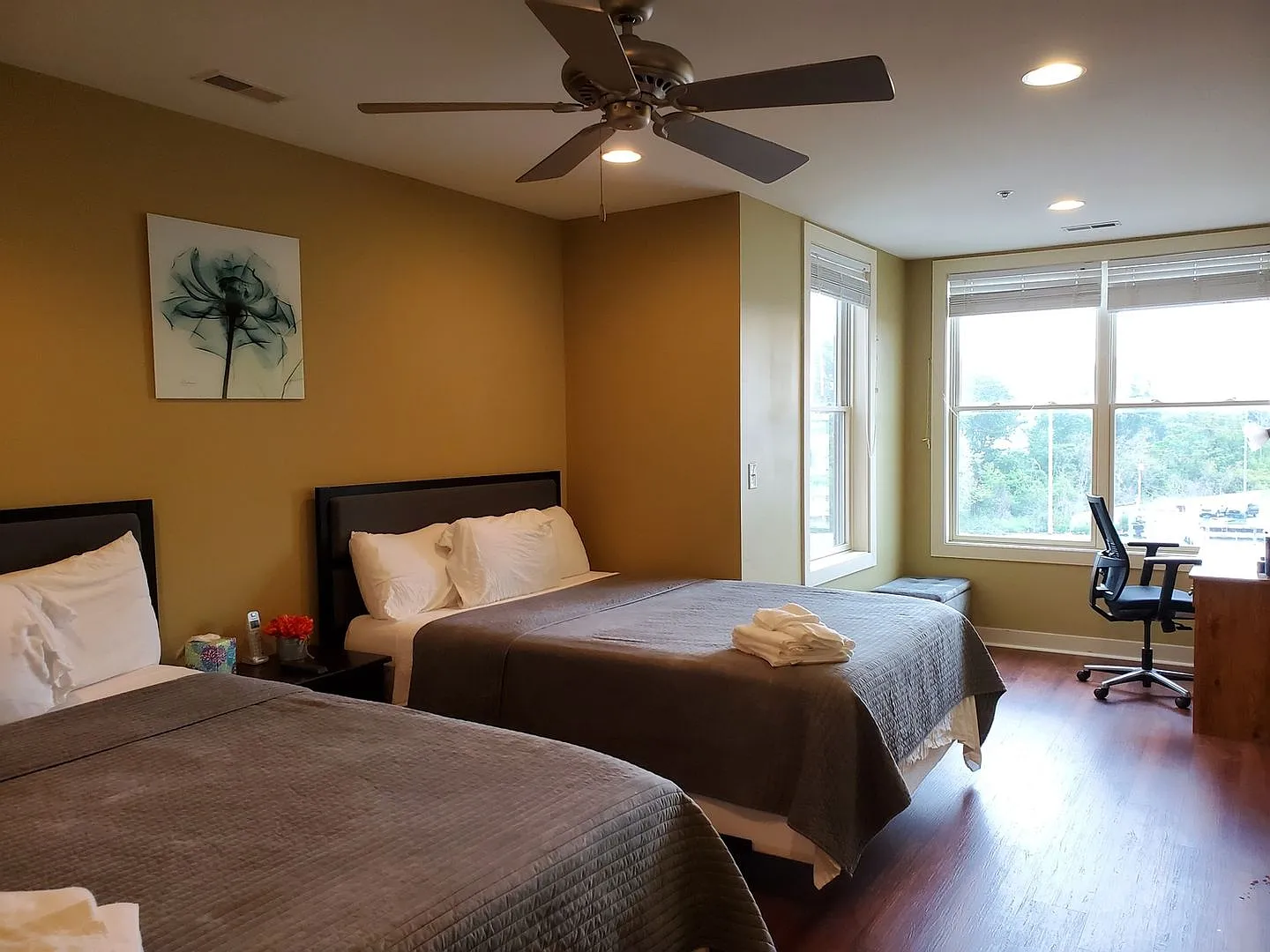 Charming 2BR Condo in St. Joseph on water — Photo 3