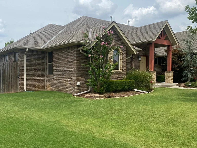 2817 Marigold Ln — Photo 2