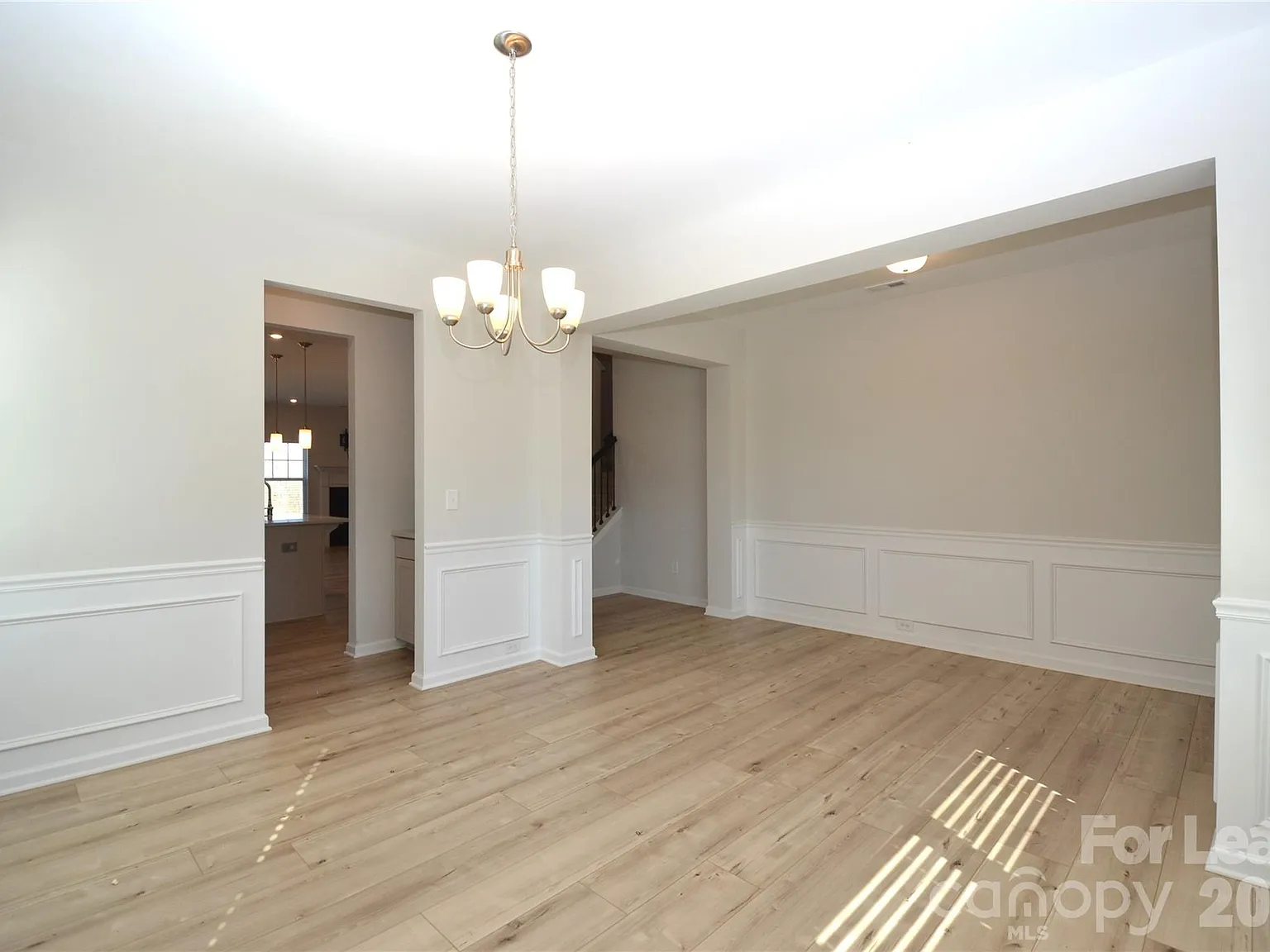 4 bed, 4.0 bath, 3000 sqft, $2,950 — Photo 4