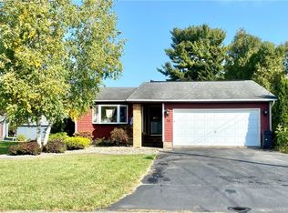 16 Crescent Dr, New York Mills, NY 13417