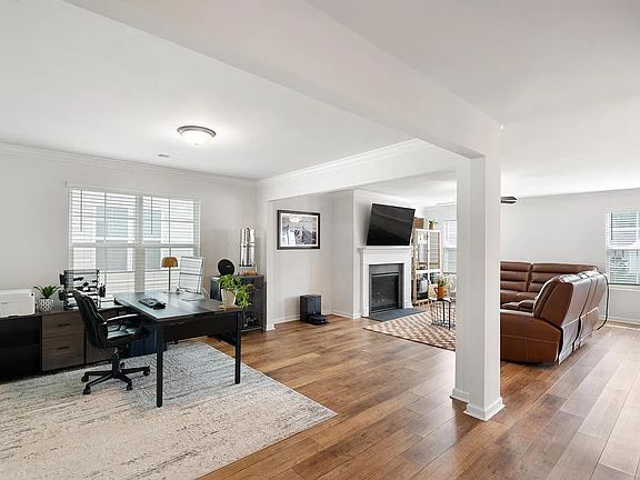3rd image of 2774 Prince Charles Ct