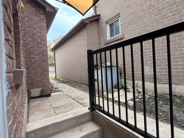 105 Chatfield Dr, Ajax, ON L1T 2J2