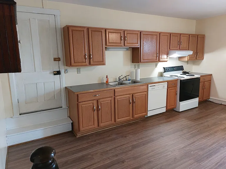 209 Lincoln Way E — Photo 11