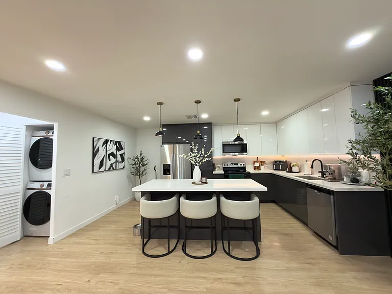 2110 Bimini Dr — Photo 1