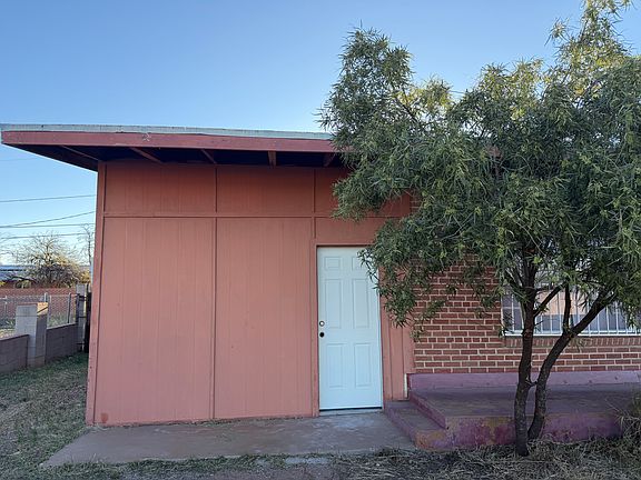 2nd image of 2226 N Los Altos Ave