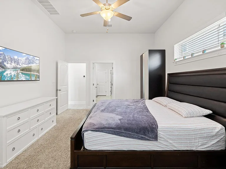 724 Pioneer Grv — Photo 21