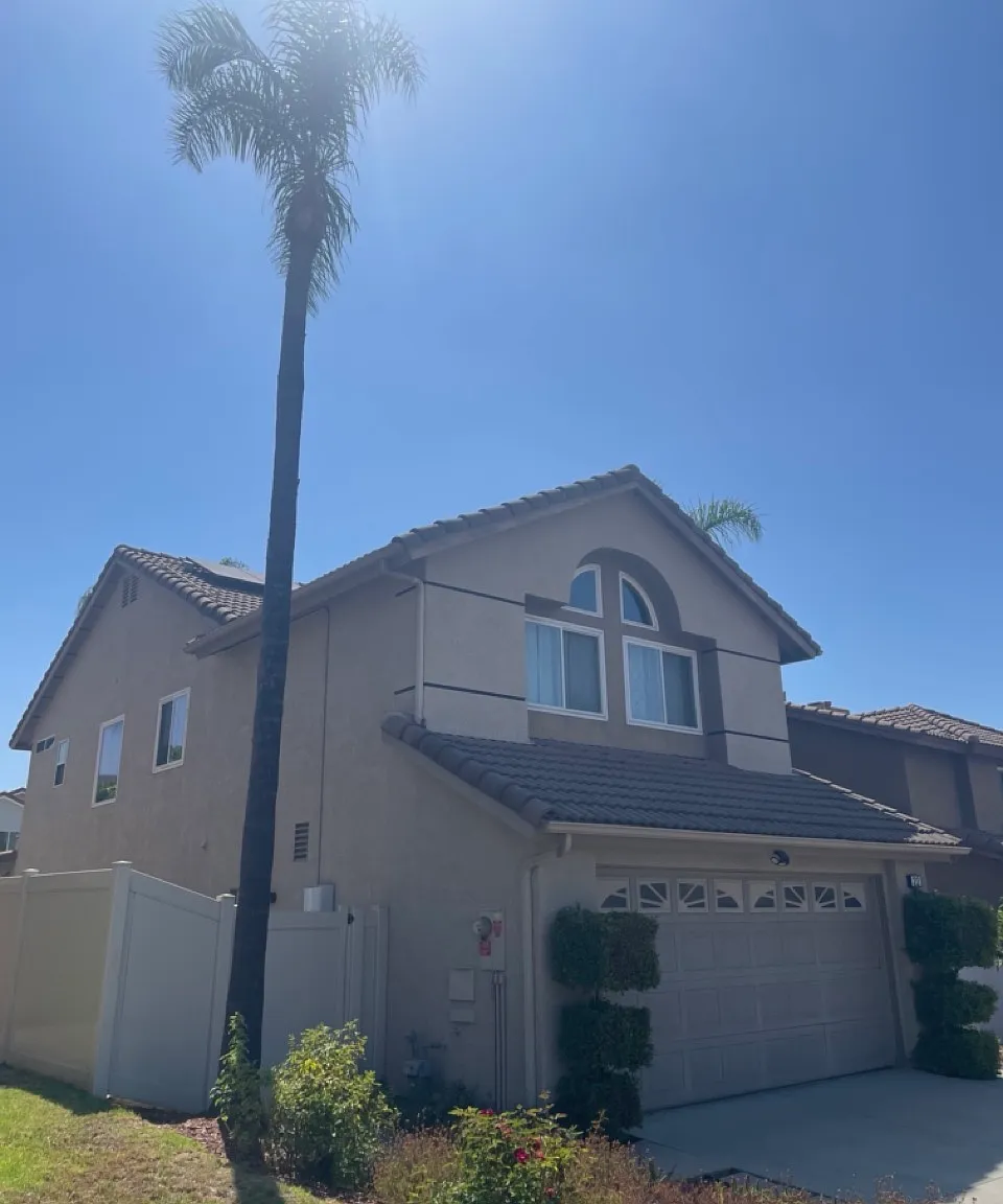 5 bed, 2335 sqft, $5,850 — Photo 2