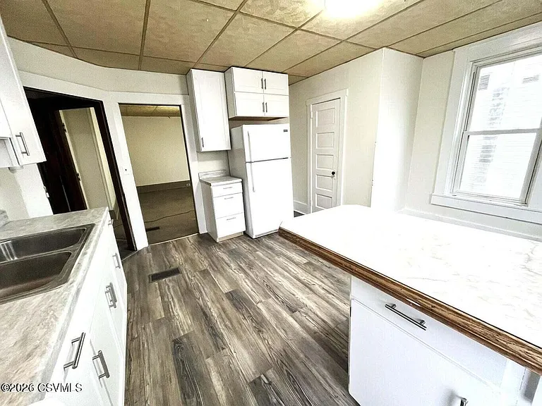 203 W Market St — Photo 3