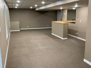 68 Timber Trails Ct, Gilberts, IL 60136