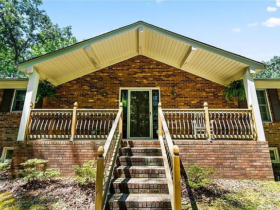 4th image of 288 Hillside Ct