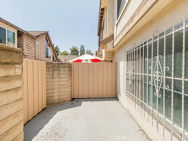 18631 Collins St #30 — Photo 10