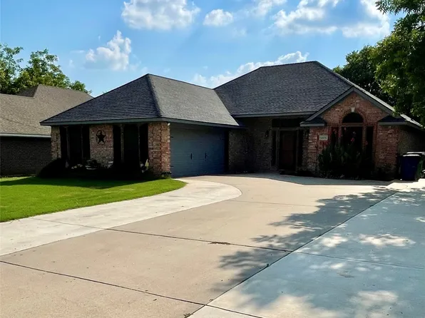 1605 N McDonald Ave, Decatur, TX 76234