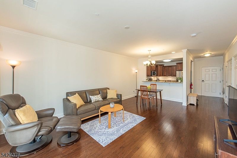 1st image of 5211 Veterans Dr