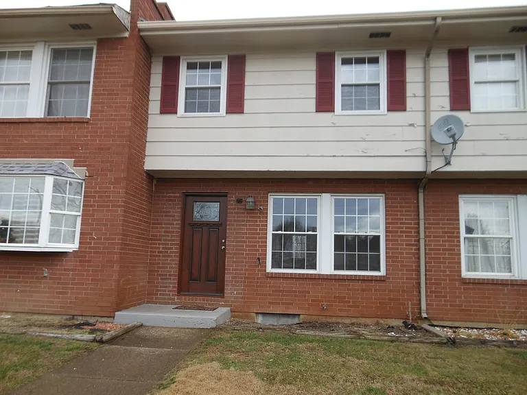 376 Wilson Dr #2 — Photo 1