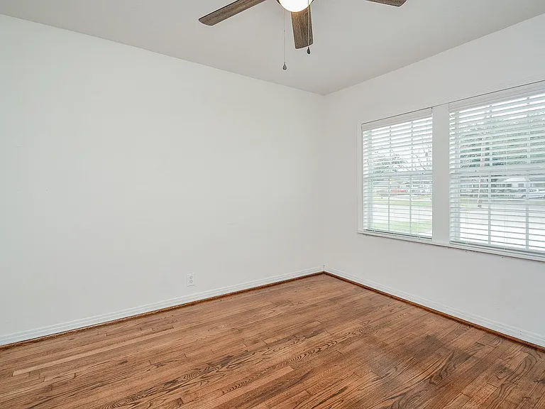 6422 Sherwood Dr — Photo 14