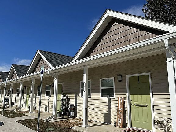 2nd image of 131 Nevada Ave #101