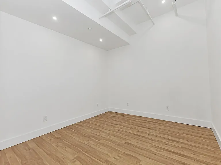 248 W 35th St #1003 — Photo 6
