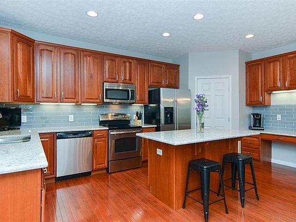 4th image of 304 Fairgate Dr