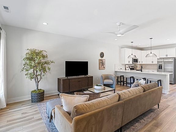 5th image of 1024 Wythe Dr