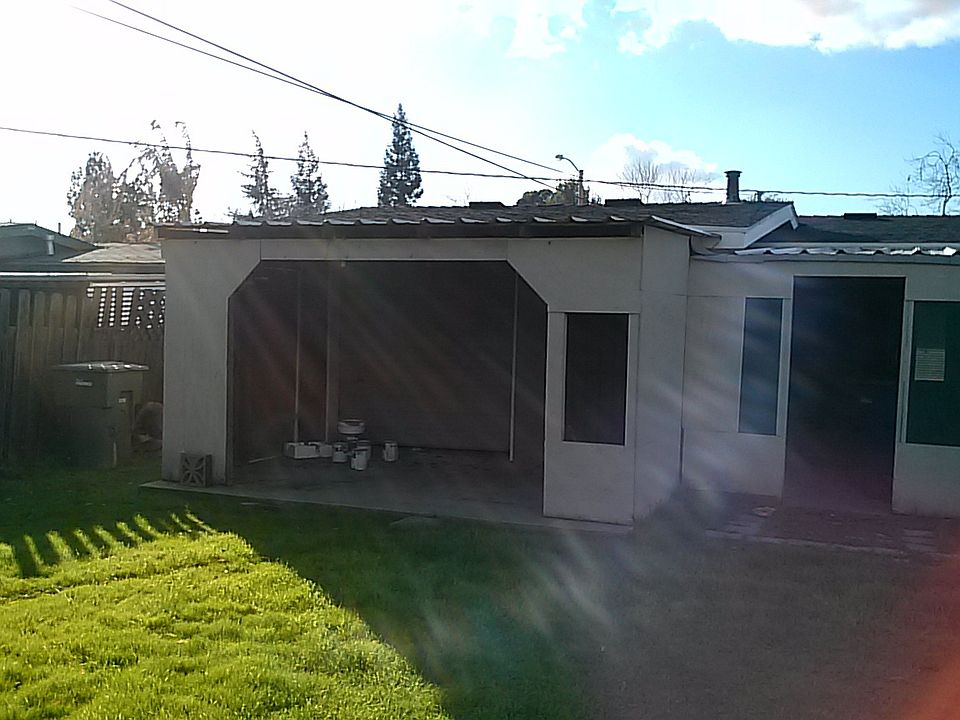 2nd image of 6544 N Del Mar Ave