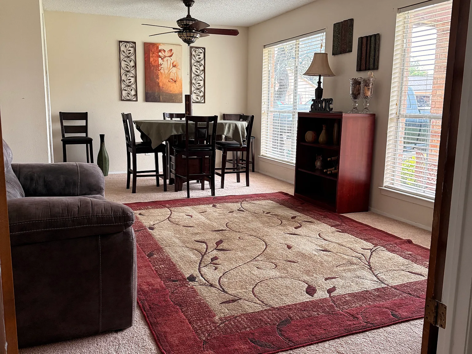 3 bed, 1803 sqft, $1,900 — Photo 2