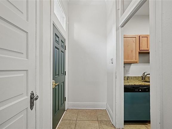 3rd image of 833 Louisiana Ave APT B